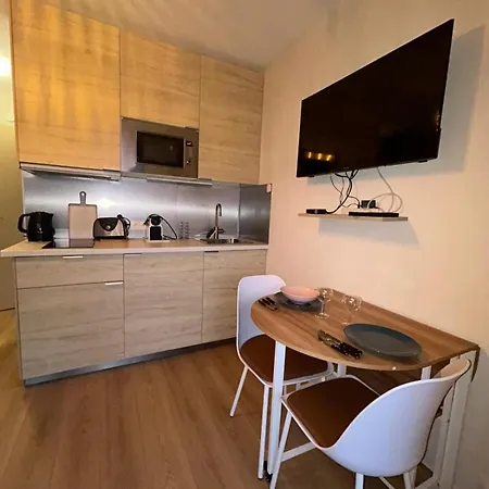 Renove A 100 Metres De La * أنتيب