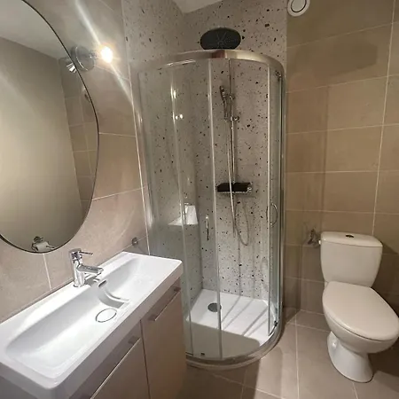 Renove A 100 Metres De La Apartment