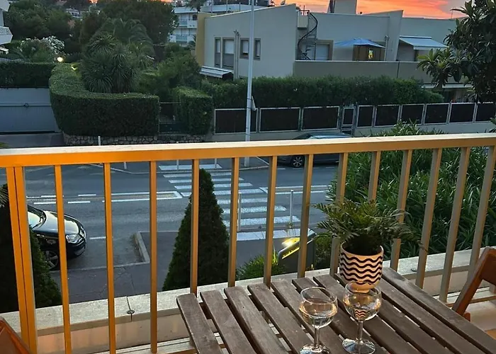 Renove A 100 Metres De La Antibes